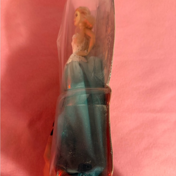 Mattel Barbie 2016 Holiday Fashion Doll Peace Hope Love NRFB Globe Shape Box - Picture 13 of 16